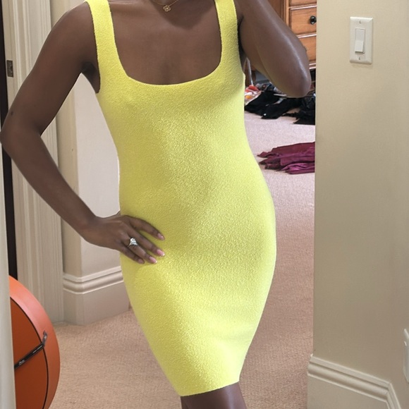 Yellow dress - Picture 2 of 3